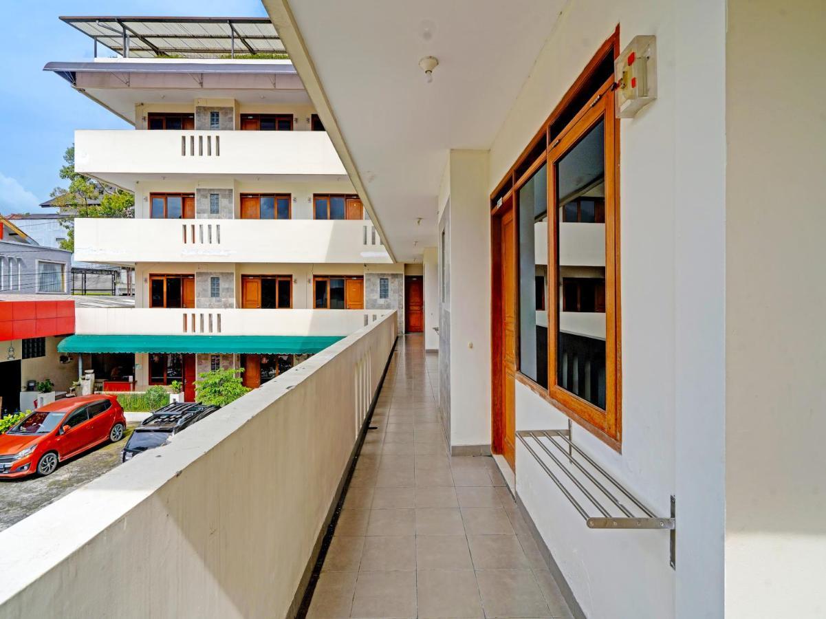 Oyo 1699 Verona Residence Bandung Esterno foto