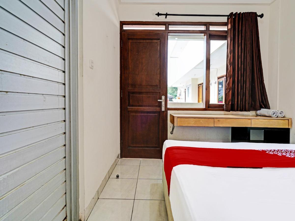 Oyo 1699 Verona Residence Bandung Esterno foto