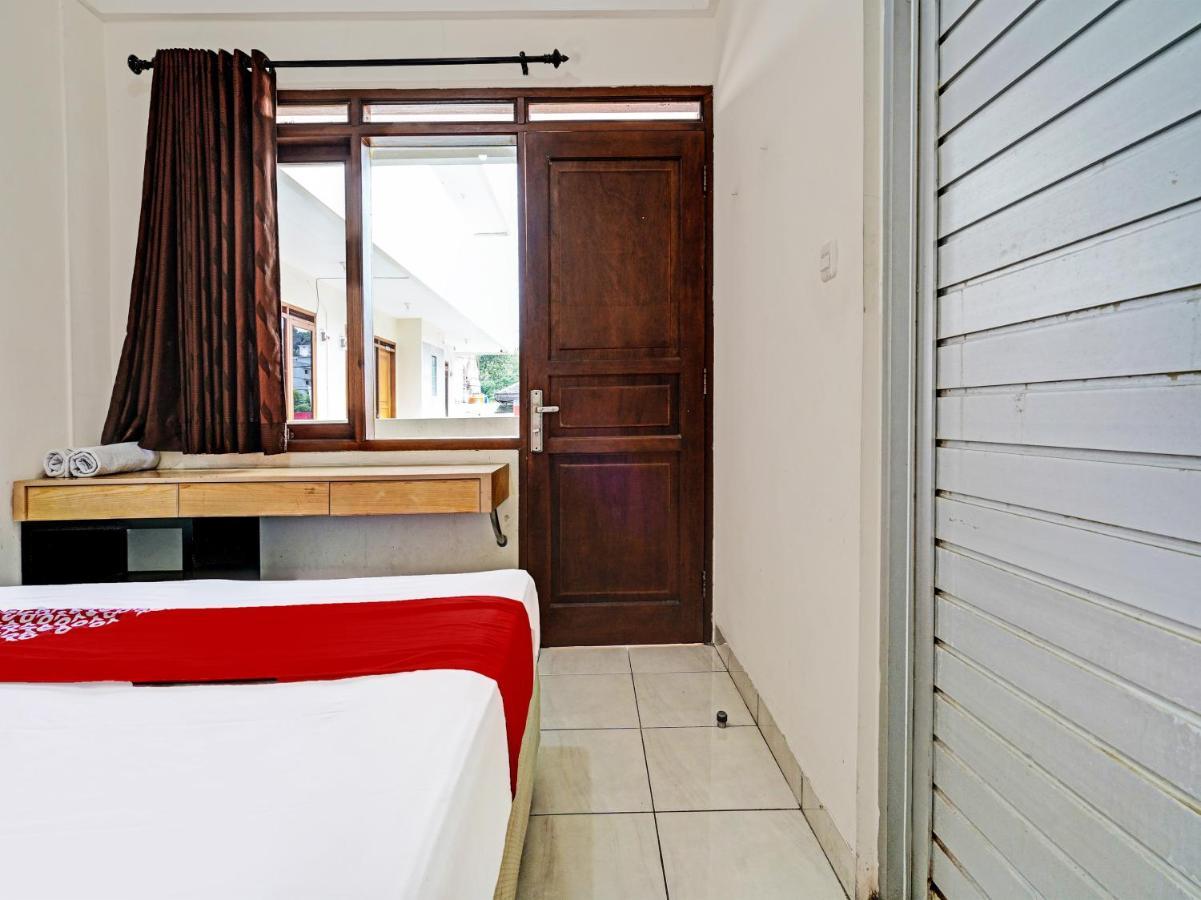 Oyo 1699 Verona Residence Bandung Esterno foto