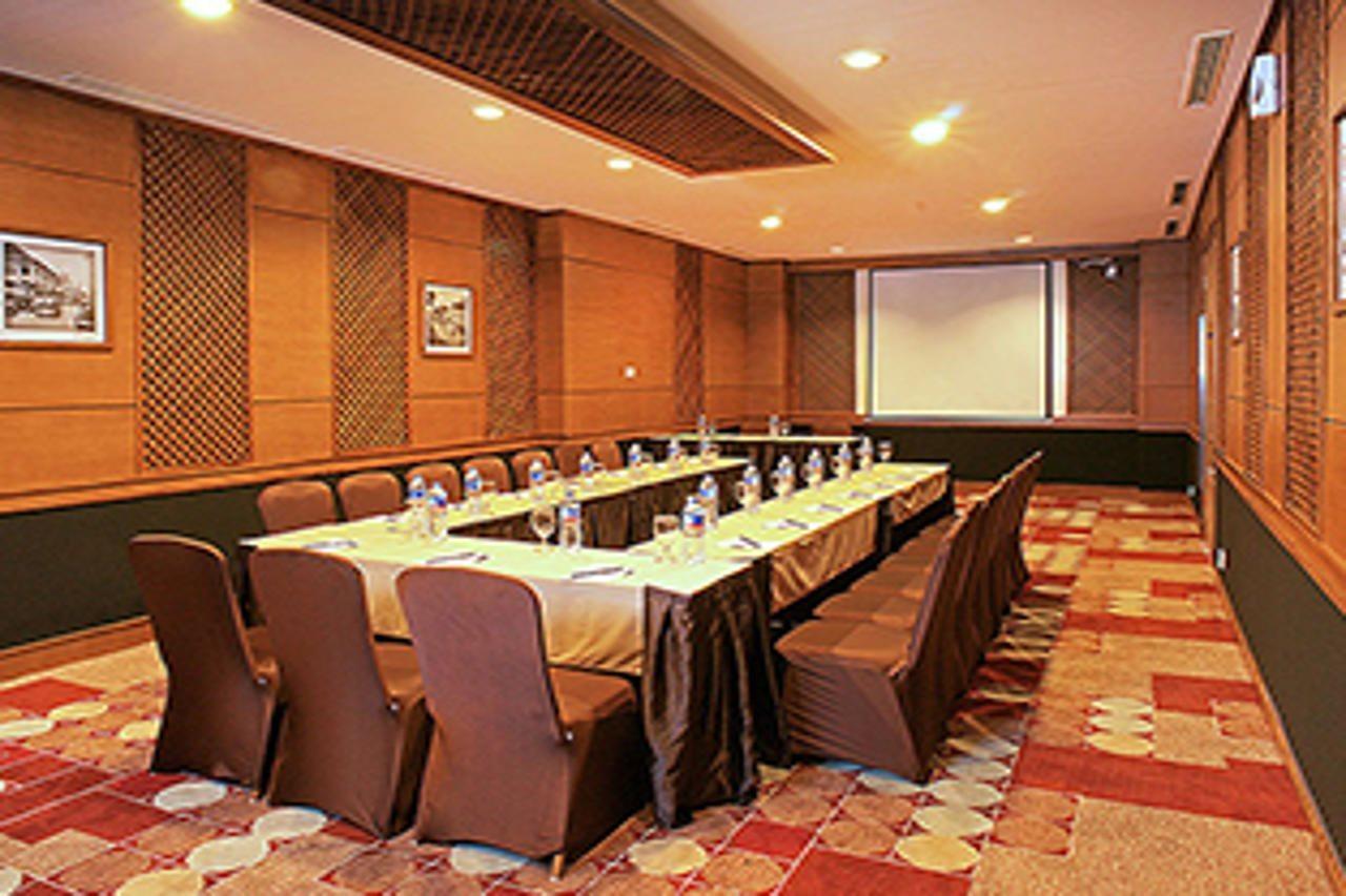 Oyo 1699 Verona Residence Bandung Esterno foto