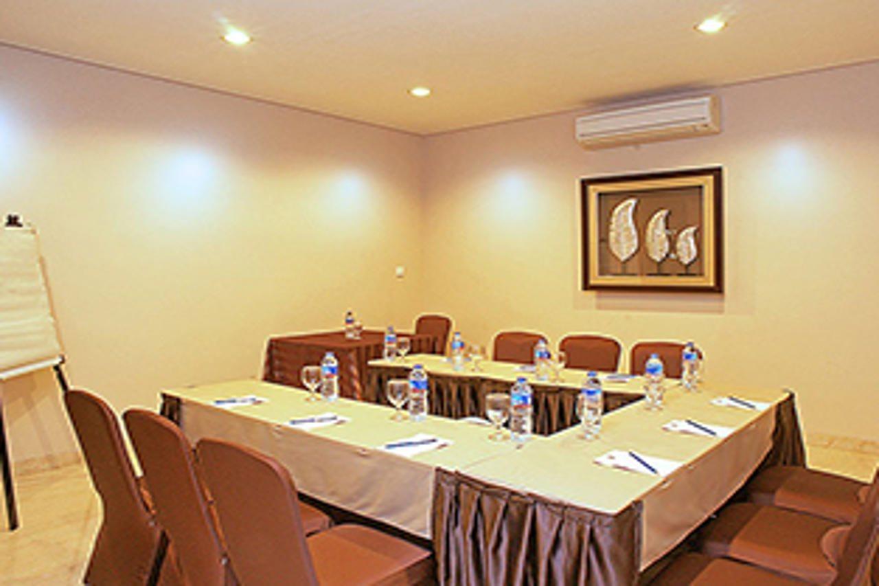 Oyo 1699 Verona Residence Bandung Esterno foto