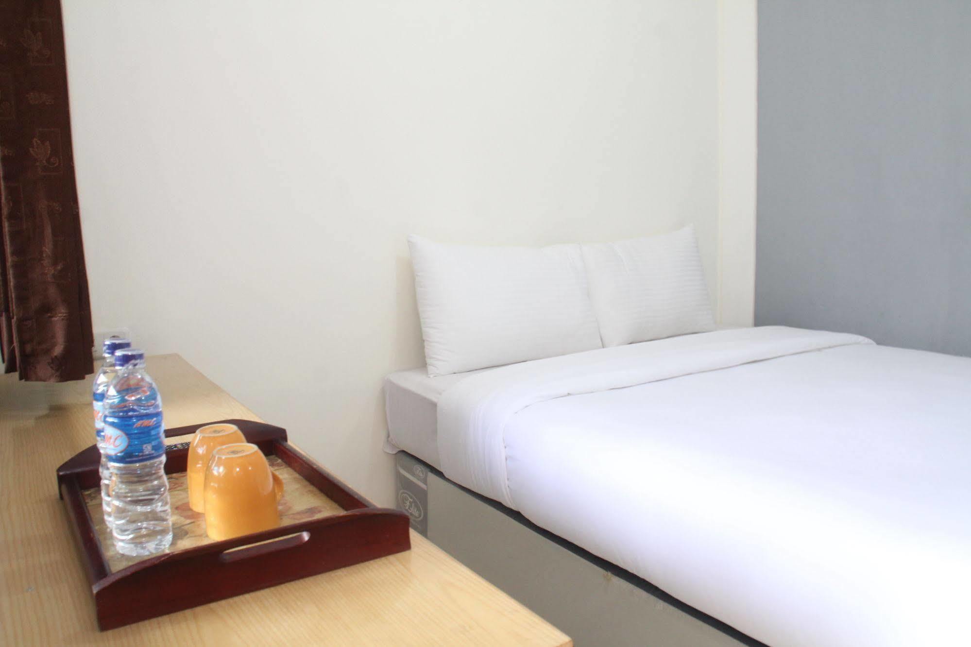 Oyo 1699 Verona Residence Bandung Esterno foto