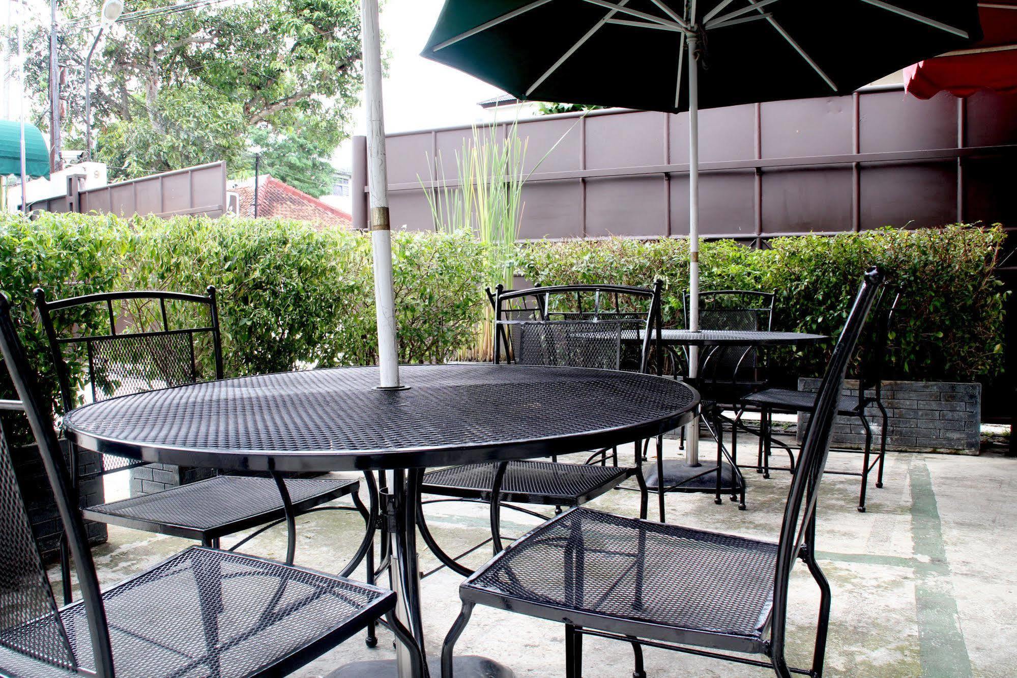 Oyo 1699 Verona Residence Bandung Esterno foto