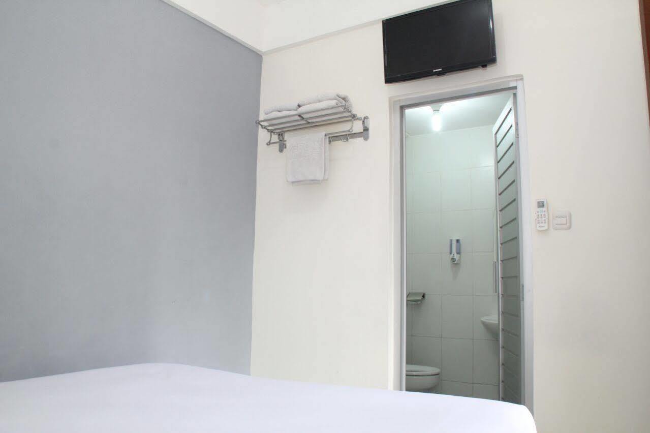 Oyo 1699 Verona Residence Bandung Esterno foto